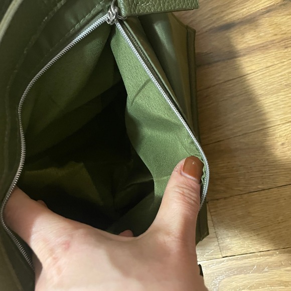 Tommy Bahama Green Nylon Crossbody Bag Adjustable Strap Multiple Pockets Travel - Picture 8 of 8